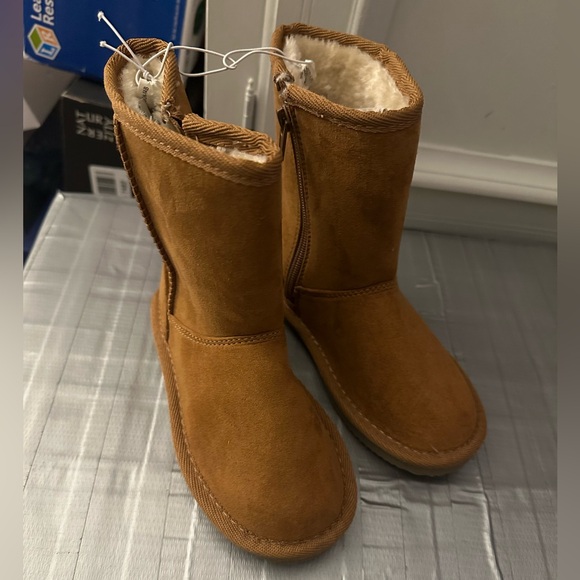 Beautiful boots toddler girl  size 10 NEW!! - Picture 2 of 3